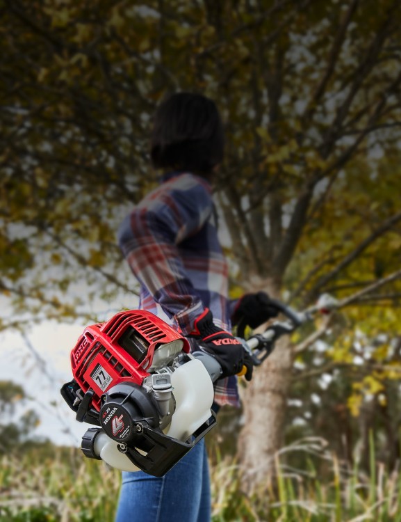 18% Lighter Than the 35cc Powerhead 18% Lighter Than the 35cc Powerhead